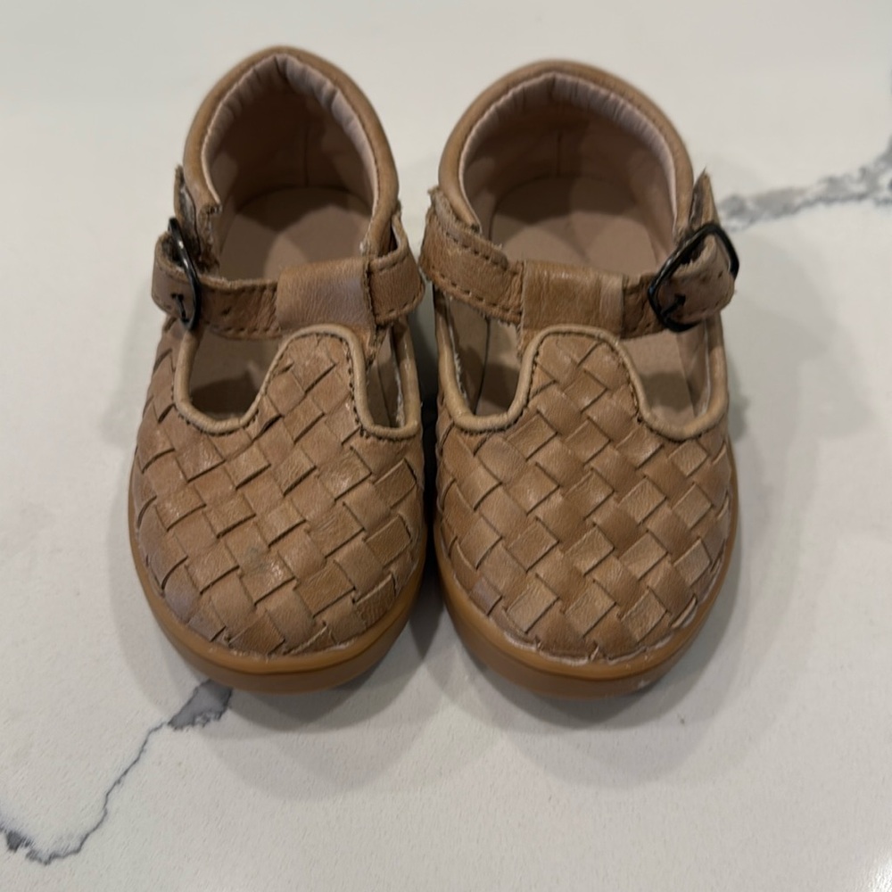Consciously Baby Tan toddler shoes size 5. Excellent condition